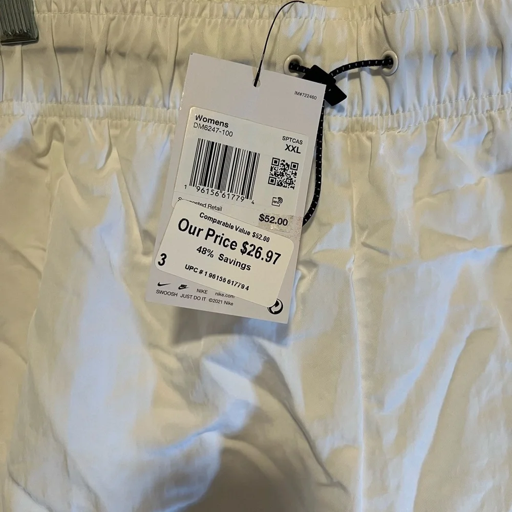 Nike Women's Athletic White Shorts size xxl